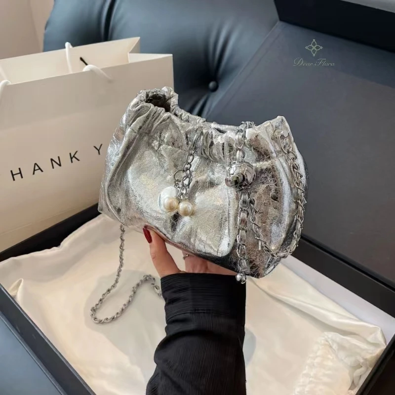 Cute Silver Small Leather Crossbody Bags Women's Simple Korean Style Fashion Chain Bucket Bag Lady Trend Casual Handbags Purses
Cute Silver Small Leather Crossbody Bags Women's Simple Korean Style Fashion Chain Bucket Bag Lady Trend Casual Handbags Purses