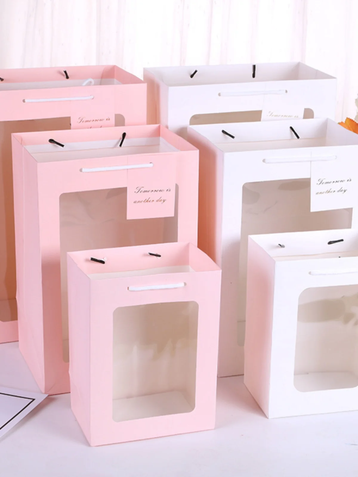 10pcs Single Sided Transparent Flower Handbag Single Sided Showcase Style Birthday Gift Handbags Bouquet Packaging Handbag
10pcs Single Sided Transparent Flower Handbag Single Sided Showcase Style Birthday Gift Handbags Bouquet Packaging Handbag