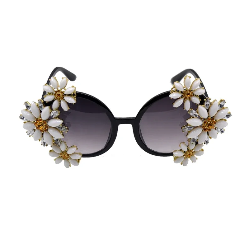 2023 New Diamond Sunglasses Ladies Brand Designer Party Ladies Glasses Rhinestone Season Flower Eyewear Lunette De Soleil Femme
2023 New Diamond Sunglasses Ladies Brand Designer Party Ladies Glasses Rhinestone Season Flower Eyewear Lunette De Soleil Femme