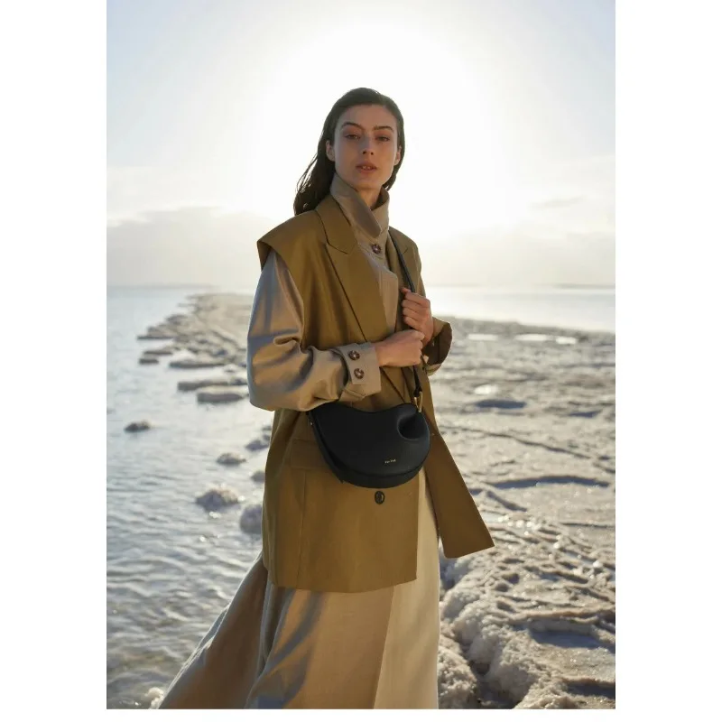 2024 Fashion Trend Genuine Leather Women's Bag Niche Design High-end Versatile Dumpling Bag Western Style Exquisite Shoulder Bag
2024 Fashion Trend Genuine Leather Women's Bag Niche Design High-end Versatile Dumpling Bag Western Style Exquisite Shoulder Bag