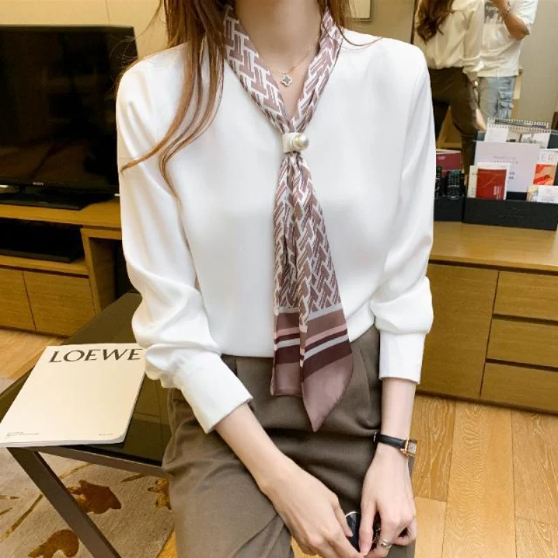 

Casual women long-sleeved blouse 2023 spring new Korean version loose print V-neck chiffon top foreign air ribbon blouse female