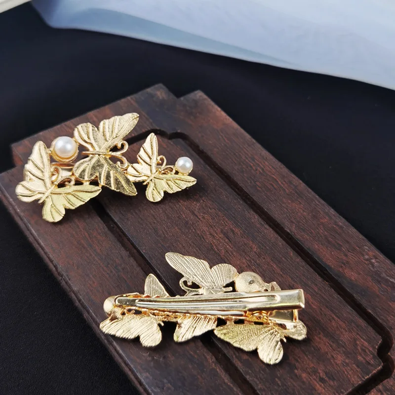 2pcs Headwear Alloy Han Suit Antique Ornament Edge Clip Butterfly Retro Hair Clip Versatile
2pcs Headwear Alloy Han Suit Antique Ornament Edge Clip Butterfly Retro Hair Clip Versatile