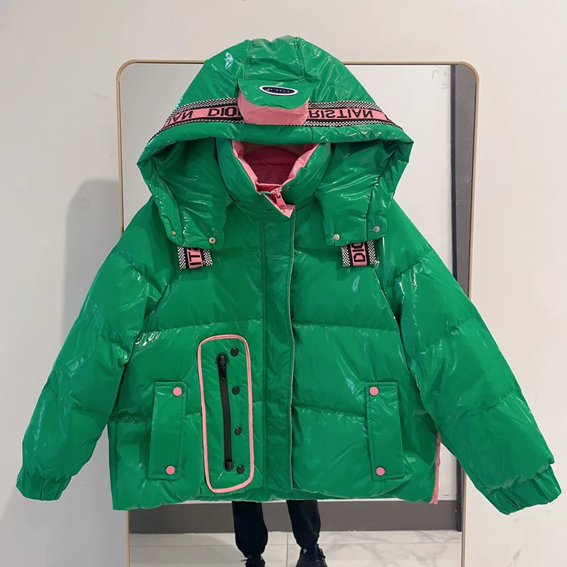 Женская парка на утином пуху, с капюшоном и надписью
Женская парка на утином пуху, с капюшоном и надписью