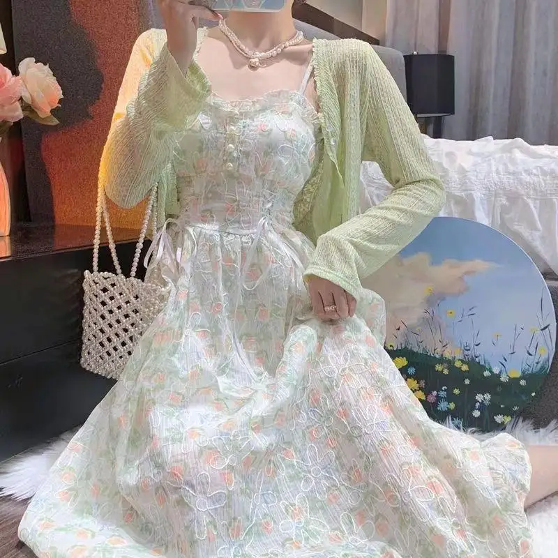 French Gentle Style Floral Mid Length Dress Set for Women's New Thin Sun Protection Cardigan Top Sweet Suspender Dress Suit Set
French Gentle Style Floral Mid Length Dress Set for Women's New Thin Sun Protection Cardigan Top Sweet Suspender Dress Suit Set