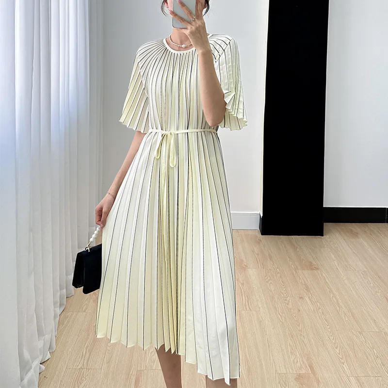 Miyake Pleated Dress Women's 2023 Summer New Loose Fashion Pleated Skirt Short Sleeve Crewneck Lace-up Mid-Length Dresses
Miyake Pleated Dress Women's 2023 Summer New Loose Fashion Pleated Skirt Short Sleeve Crewneck Lace-up Mid-Length Dresses