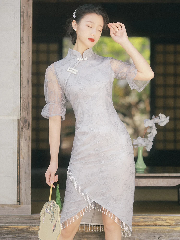 Summer new women's wear Chinese style retro cheongsam elegant luxury embroidered bead tassel slim half high collar long dress
Summer new women's wear Chinese style retro cheongsam elegant luxury embroidered bead tassel slim half high collar long dress