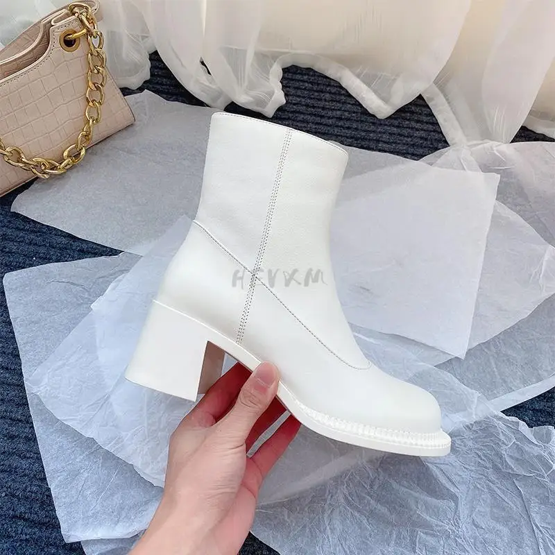 Patent Leather Women's Boots Autumn Women's Mid-tube Boots Retro White Boots Thick Heel Mary Jane Thick-soled Short Boots Women
Patent Leather Women's Boots Autumn Women's Mid-tube Boots Retro White Boots Thick Heel Mary Jane Thick-soled Short Boots Women