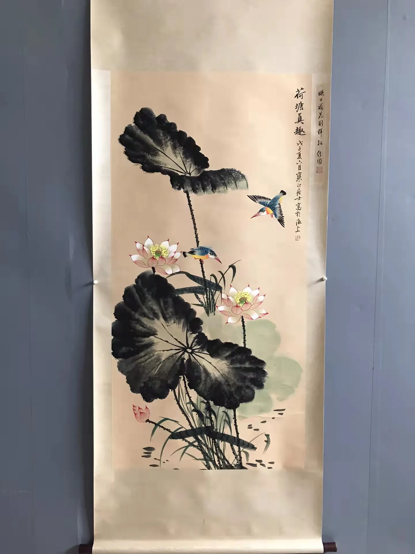 Античная каллиграфия и живопись Китайская живопись текст и живопись, лотос и птицы
Античная каллиграфия и живопись Китайская живопись текст и живопись, лотос и птицы