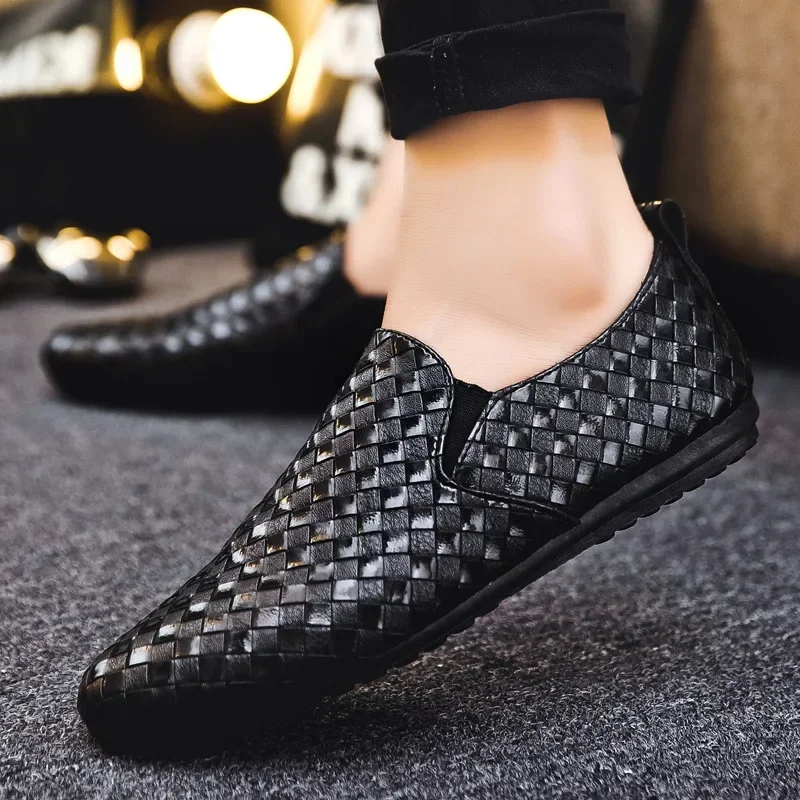 

New Men Loafers 2023 Brand Leather Casual Shoes Breathable Lazy Slip on Driveing Moccasins Black Bronw Peas Shoes Erkek Ayakkabı