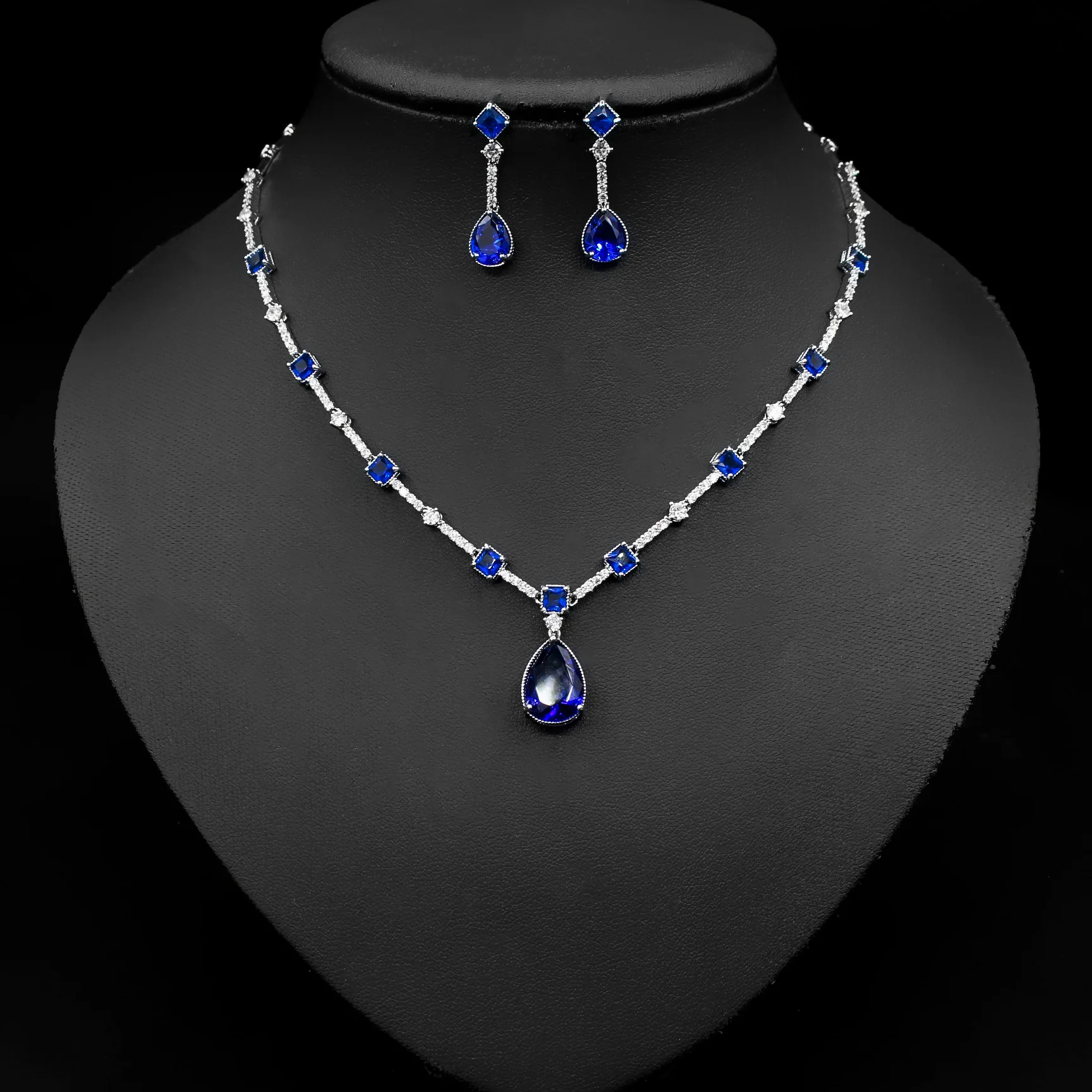 Подлинный роскошный бренд настоящие драгоценности в Корейском стиле набор свадебных ювелирных изделий из циркония, истинная любовь, как вода, женские серьги, нишевой дизайн для еврея
Подлинный роскошный бренд настоящие драгоценности в Корейском стиле набор свадебных ювелирных изделий из циркония, истинная любовь, как вода, женские серьги, нишевой дизайн для еврея