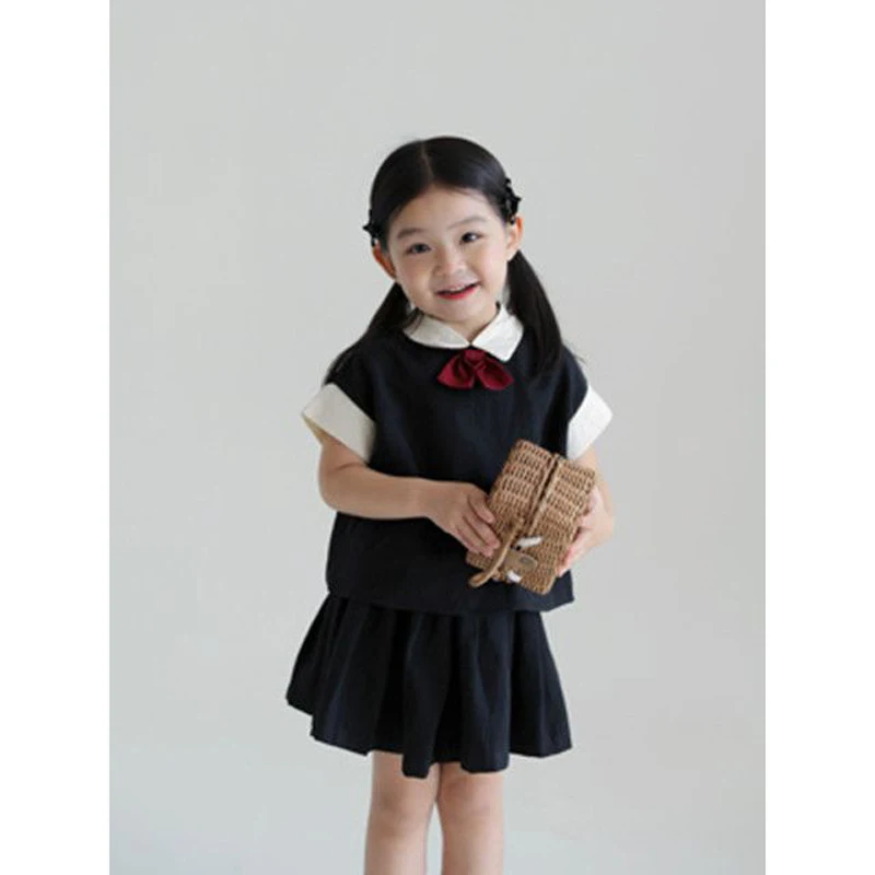 Детская одежда для девочек в стиле преппи с имитацией двух рубашек плиссированная юбка Новинка весна-лето 2023 Повседневный Простой Модный комплект из двух предметов
Детская одежда для девочек в стиле преппи с имитацией двух рубашек плиссированная юбка Новинка весна-лето 2023 Повседневный Простой Модный комплект из двух предметов