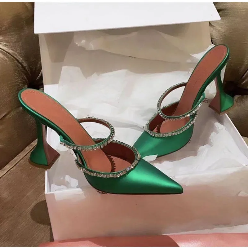 2022 Mules Sildes Rhinestones satin Women Pumps Slippers Pointed toe High heels Elegant Lady Summer Fashion Party prom Shoes
2022 Mules Sildes Rhinestones satin Women Pumps Slippers Pointed toe High heels Elegant Lady Summer Fashion Party prom Shoes