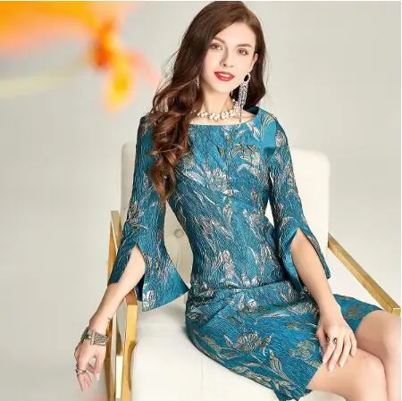 Blue Green Mother of the Bride Dress 3/4 Sleeves Knee Length Golden Jacquard Fashion Women Wedding Guest Party Evening Gown 2021
Blue Green Mother of the Bride Dress 3/4 Sleeves Knee Length Golden Jacquard Fashion Women Wedding Guest Party Evening Gown 2021