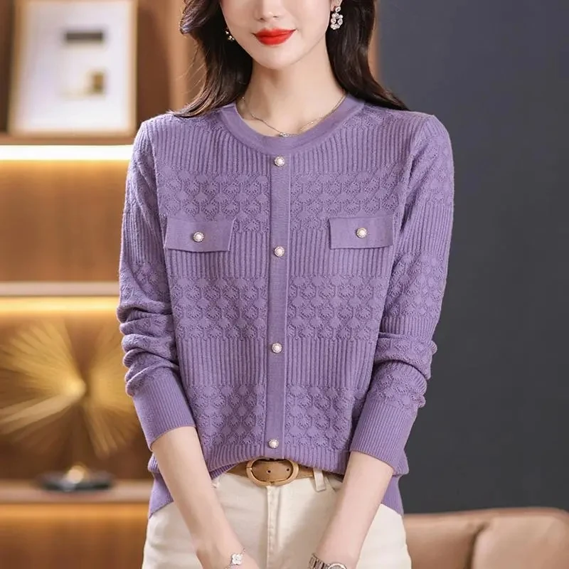 Knitted Bottoming Shirt Ladies Thin Spring 2024 New Women's Top Fashion Short Sweater Buttons Solid Color Simple Loose Joker Coa
Knitted Bottoming Shirt Ladies Thin Spring 2024 New Women's Top Fashion Short Sweater Buttons Solid Color Simple Loose Joker Coa