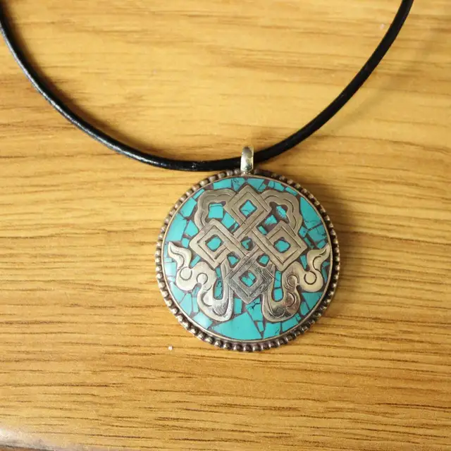 Collier pendentif rond tibétain double poisson, pierre turquoise, 8 signes de bon augure, 35mm, PN284 2