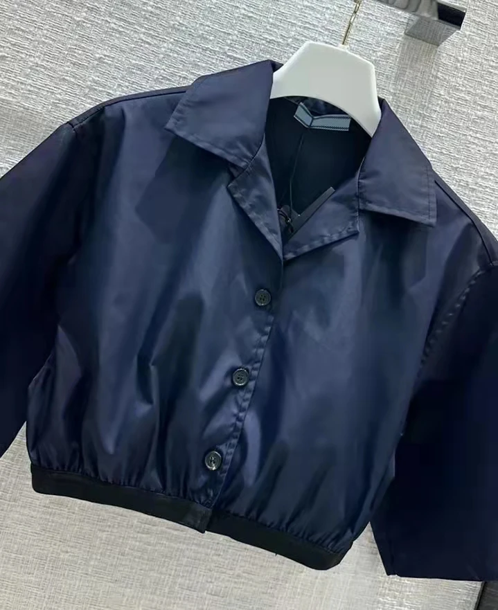2023 New fashion good quality webbing waist splicing navy blue nylon fabric shorts + short sleeve top set
2023 New fashion good quality webbing waist splicing navy blue nylon fabric shorts + short sleeve top set