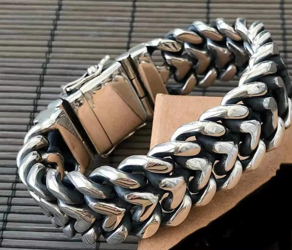 Customized Men's Solid Heavy Square Curb Chains 925 Sterling Silver 16mm Miami Cuban Link Chain Bracelet For Men
Customized Men's Solid Heavy Square Curb Chains 925 Sterling Silver 16mm Miami Cuban Link Chain Bracelet For Men