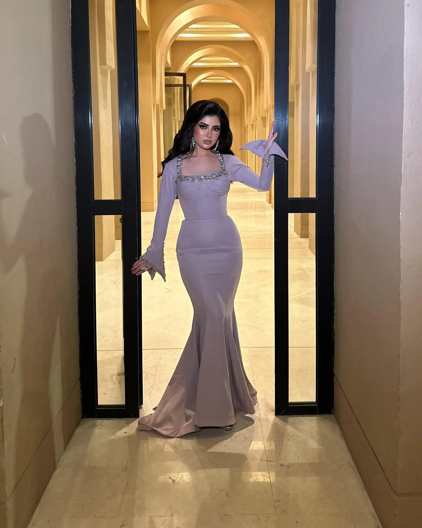 Elegant Satin Square Neck Long Sleeve Tea Length A-Line Evening Dresses for Women فساتين للحفلات الراقصة
Elegant Satin Square Neck Long Sleeve Tea Length A-Line Evening Dresses for Women فساتين للحفلات الراقصة