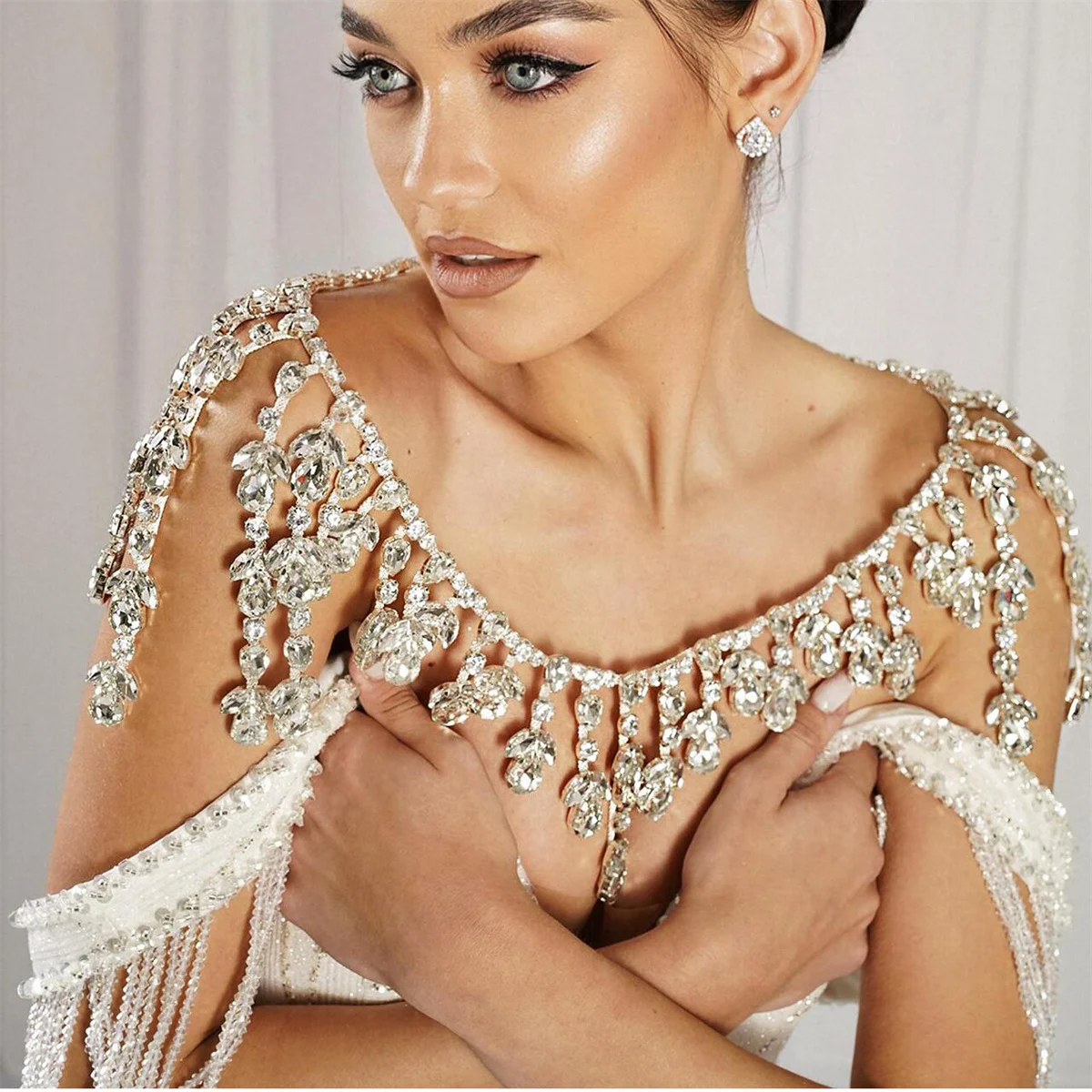 New pattern Fashion Rhinestone Back Chain Exquisite Luxury Bride Long Tassel Pendant Shoulder Chain Body Chain Accessories
New pattern Fashion Rhinestone Back Chain Exquisite Luxury Bride Long Tassel Pendant Shoulder Chain Body Chain Accessories