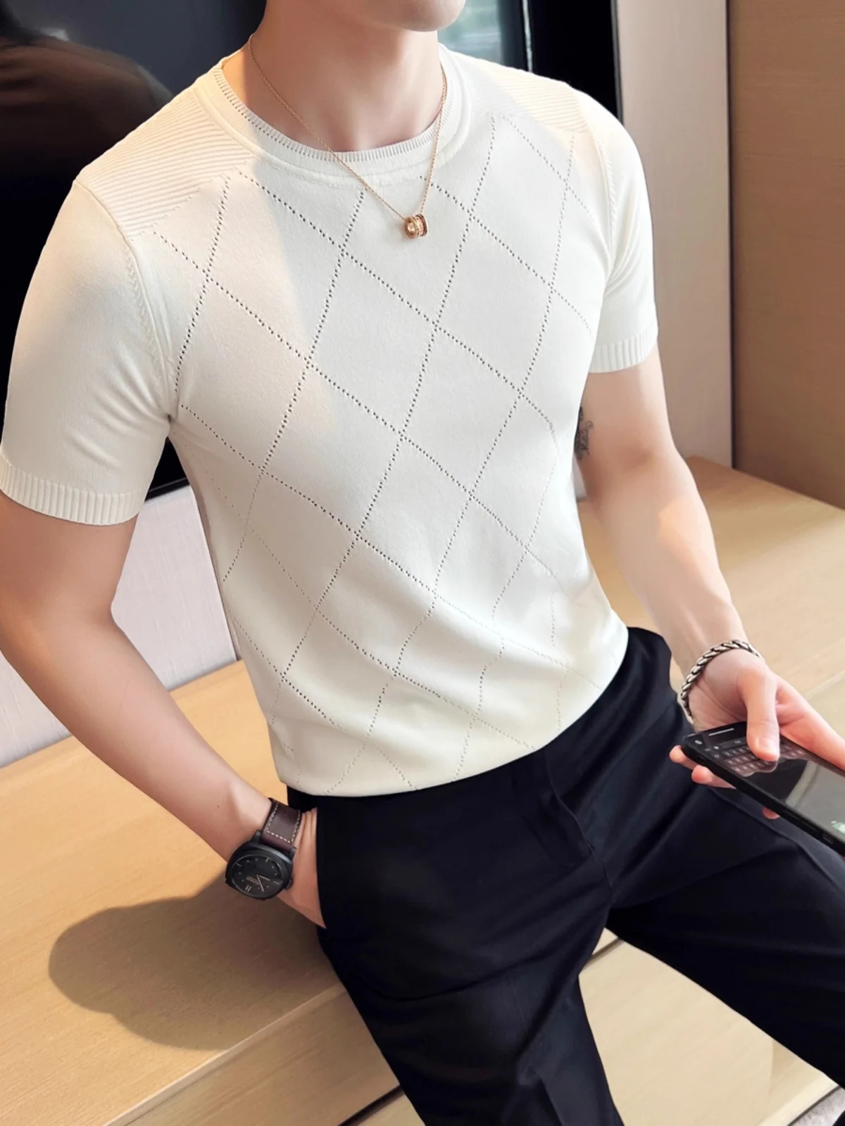 

Stylish Men T Shirts Knitted Short Sleeve O Neck Ice Silk Shirt Fashion Solid Color Stretch Slim Fit Mens Bottoming Tee Tops A44