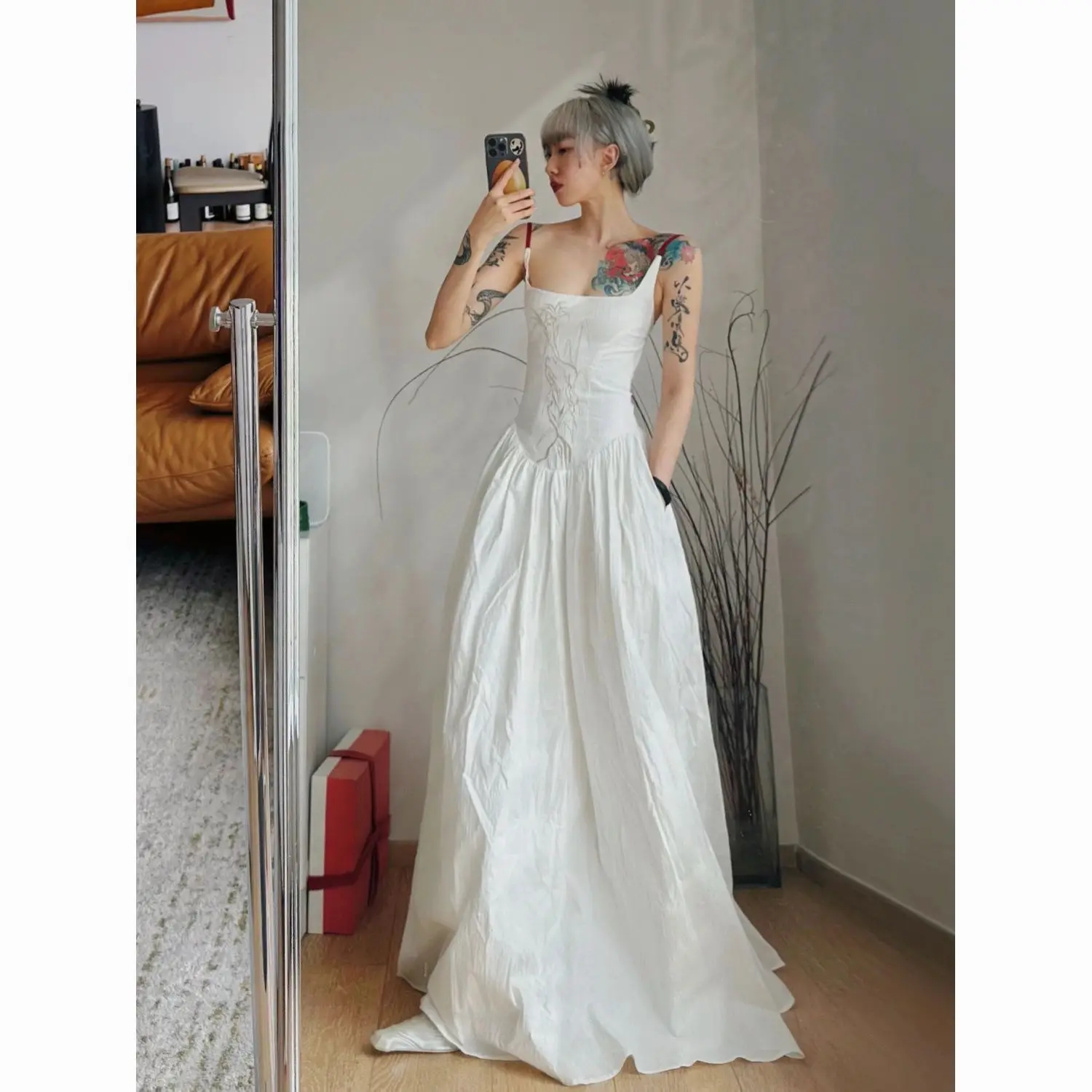 New Chinese Embroidery Backless Suspender Dress Women's Summer French Elegant Sexy Slim Fitting Suspender Long Dresses
New Chinese Embroidery Backless Suspender Dress Women's Summer French Elegant Sexy Slim Fitting Suspender Long Dresses
