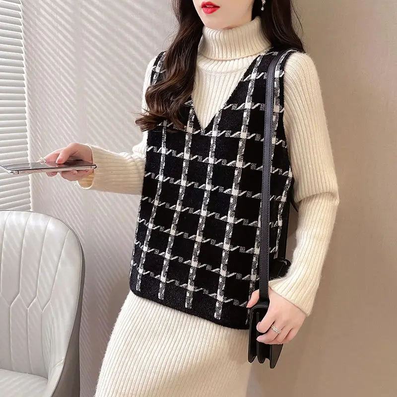 2024 New Women Autumn Winter V-neck Knitted Vest Female Korean Loose Sleeveless Tops Ladies Thick Warm Sweater Waistcoat Y170
2024 New Women Autumn Winter V-neck Knitted Vest Female Korean Loose Sleeveless Tops Ladies Thick Warm Sweater Waistcoat Y170