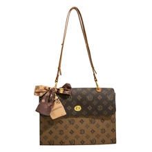 Dave&Di texture large capacity shoulder bag Women's bag Autumn Winter 2022 Fashion Retro Letter Printed Patchwork messenger bag
Dave&Di texture large capacity shoulder bag Women's bag Autumn Winter 2022 Fashion Retro Letter Printed Patchwork messenger bag