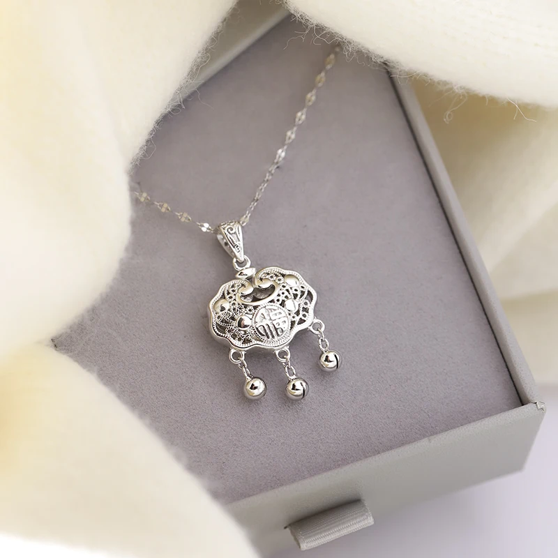 

Sterling silver safe lock necklace 2023 new explosions ladies clavicle chain luxury niche high sense longevity lock pendant