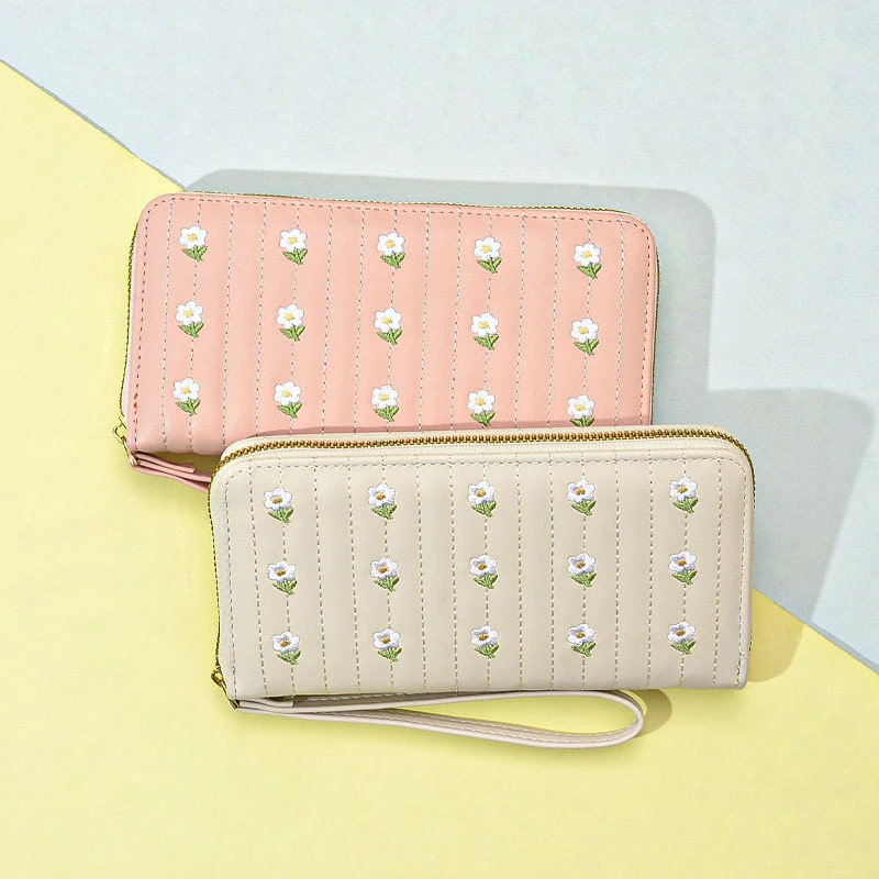 New Women Embroidery Flower Wallet Made Of Leather Fashion Sweet Long Clutch Wallet Female Phone Coin Purse Credit Card Holder
New Women Embroidery Flower Wallet Made Of Leather Fashion Sweet Long Clutch Wallet Female Phone Coin Purse Credit Card Holder