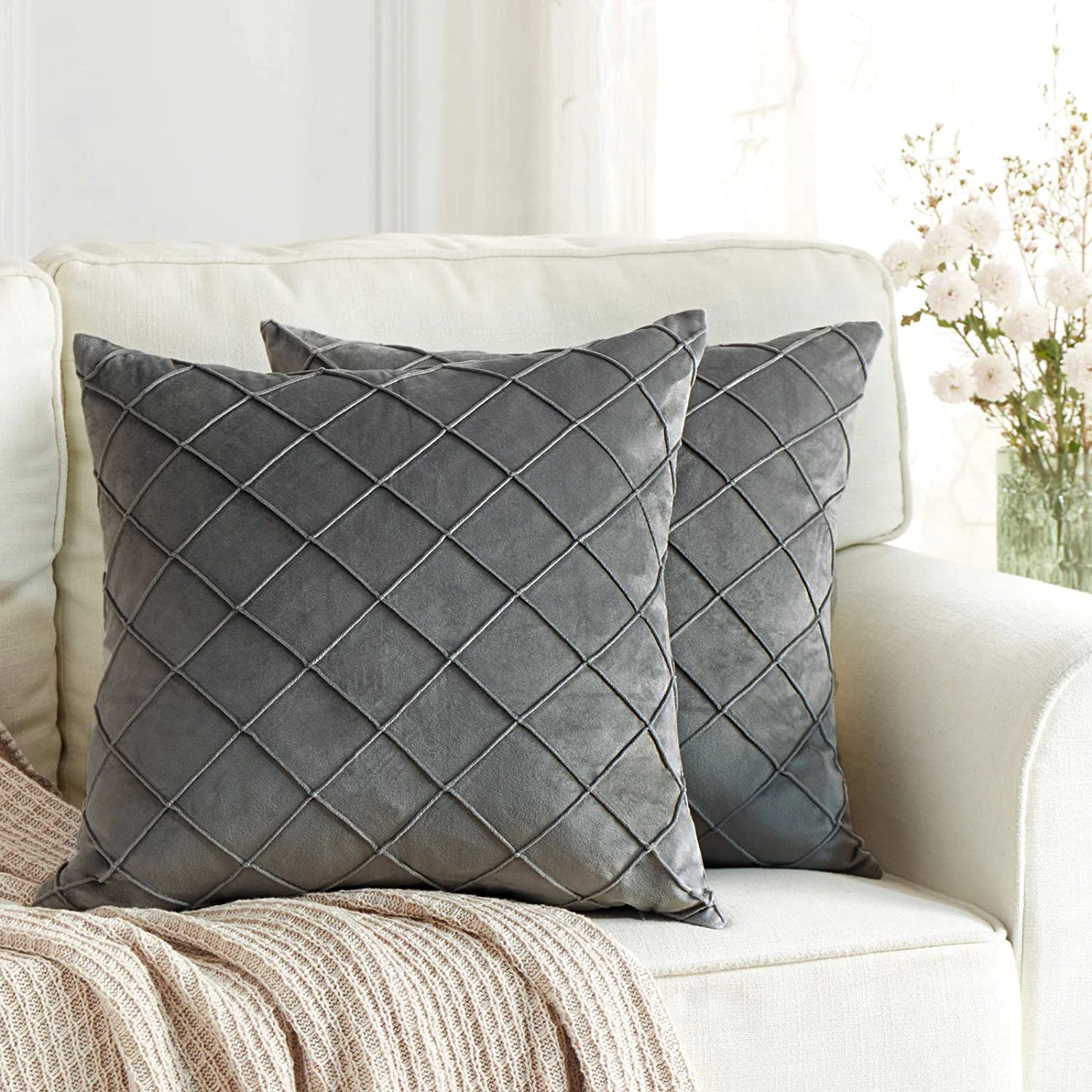 Dark Gray Velvet Cushion Covers Plaid Pillowcases 30x50cm 45x45cm 50x50cm Nordic Home Decor Pillows Cover for Sofa Cushions
Dark Gray Velvet Cushion Covers Plaid Pillowcases 30x50cm 45x45cm 50x50cm Nordic Home Decor Pillows Cover for Sofa Cushions