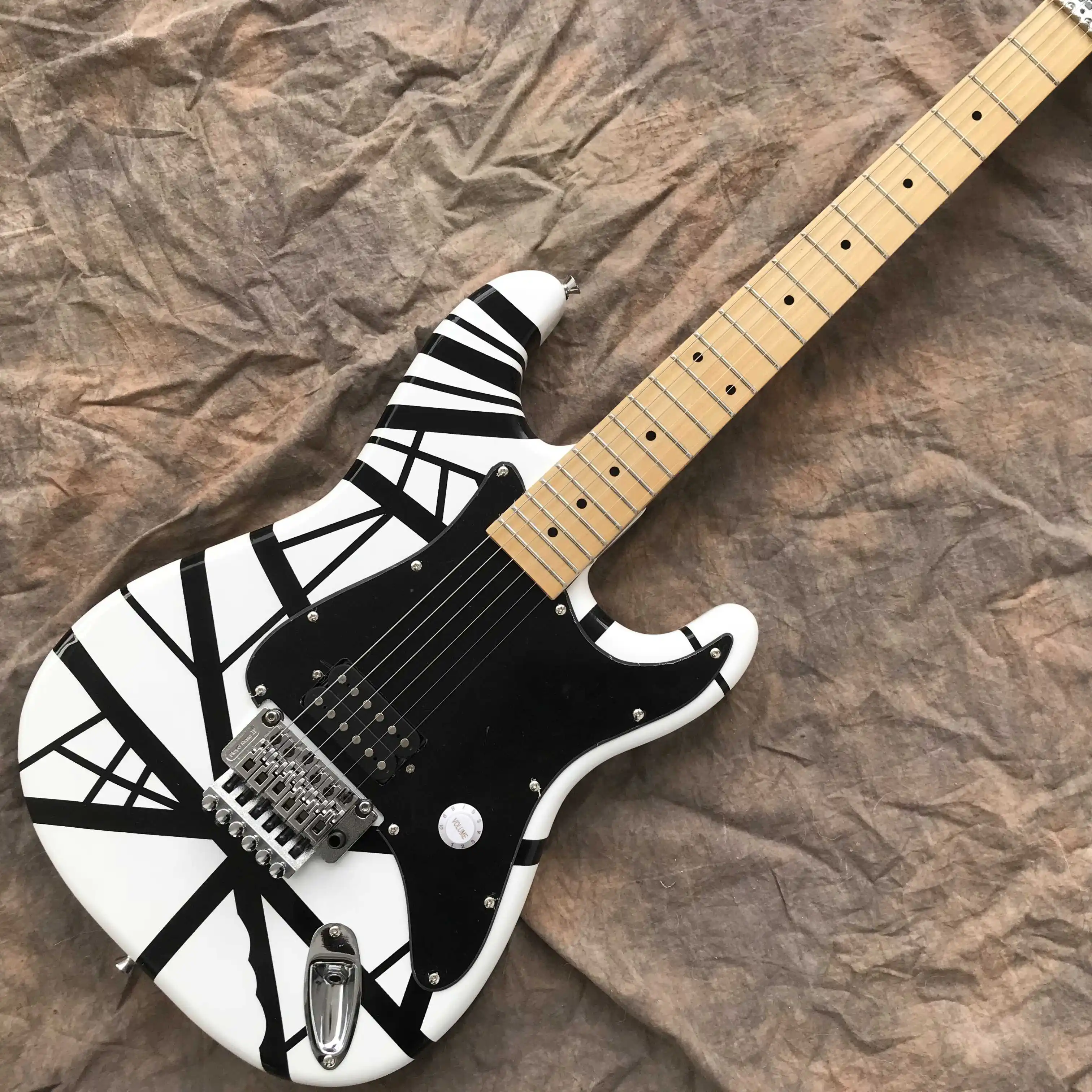 Free shipping,White, black pattern, special-shaped, white decoration, electric guitar,2022 new pop, high-end custom
Free shipping,White, black pattern, special-shaped, white decoration, electric guitar,2022 new pop, high-end custom