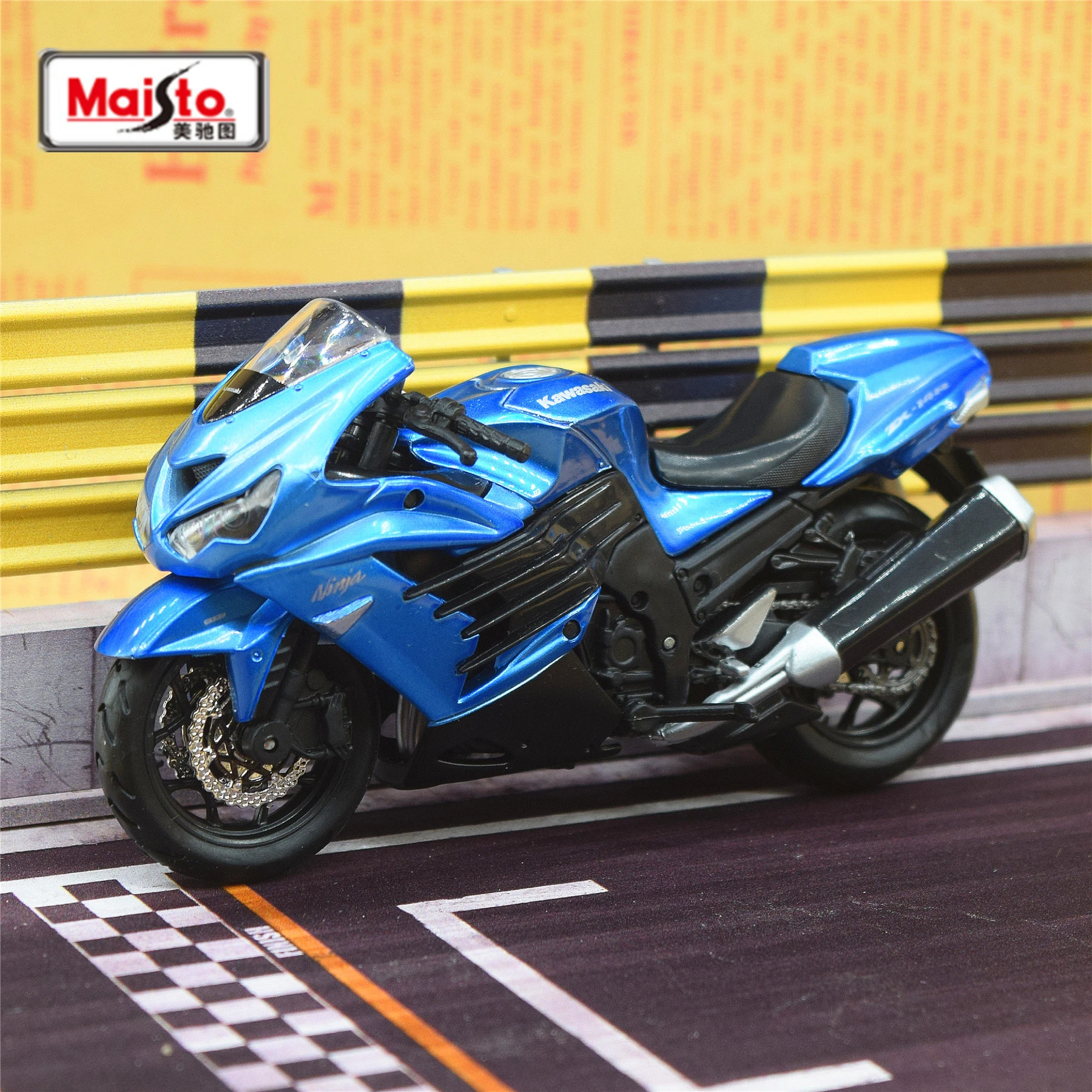 Спортивная модель мотоцикла Maisto 1:18 Kawasaki Ninja, модель из сплава, литая металлическая игрушка, модель уличного гоночного мотоцикла, детские подарки
Спортивная модель мотоцикла Maisto 1:18 Kawasaki Ninja, модель из сплава, литая металлическая игрушка, модель уличного гоночного мотоцикла, детские подарки