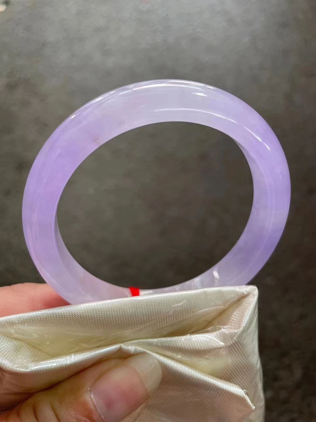 Natural Burmese Light Purple Elegant Princess Jadeite Bracelets Jade Bangles Jewelry Fashion Accessories
Natural Burmese Light Purple Elegant Princess Jadeite Bracelets Jade Bangles Jewelry Fashion Accessories