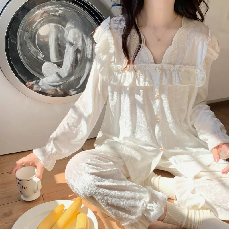 2023 Autumn Winter Women Home Clothes Long Sleeve Pajama Sets Sexy V Neck Ruffle Edge Gold Velvet Sleepwear Pyjama Two Piece Set
2023 Autumn Winter Women Home Clothes Long Sleeve Pajama Sets Sexy V Neck Ruffle Edge Gold Velvet Sleepwear Pyjama Two Piece Set