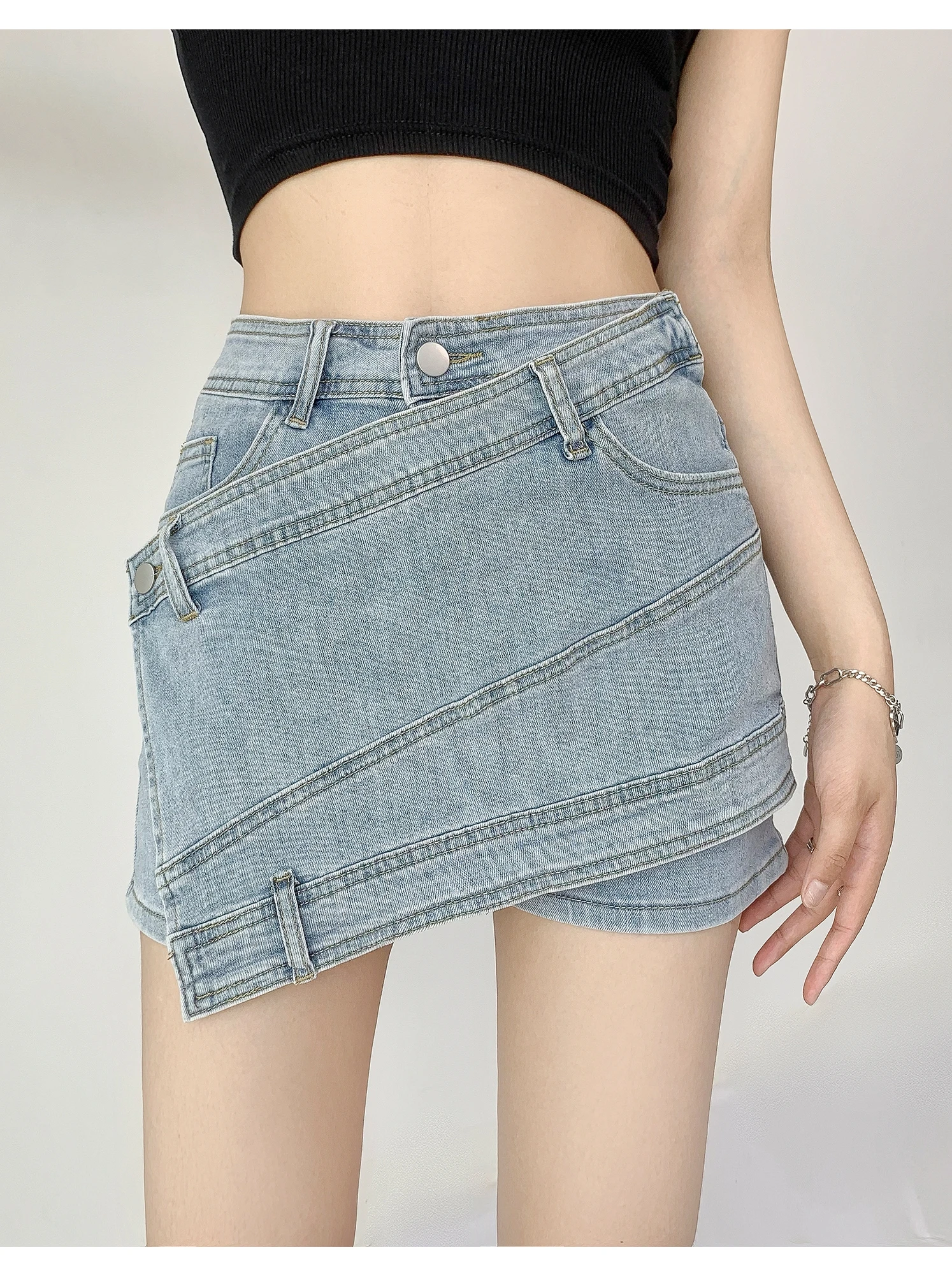 2023 Blue denim culottes women's summer new irregular Spice Girl half skirt high waist showing thin short skirt package hip skir
2023 Blue denim culottes women's summer new irregular Spice Girl half skirt high waist showing thin short skirt package hip skir