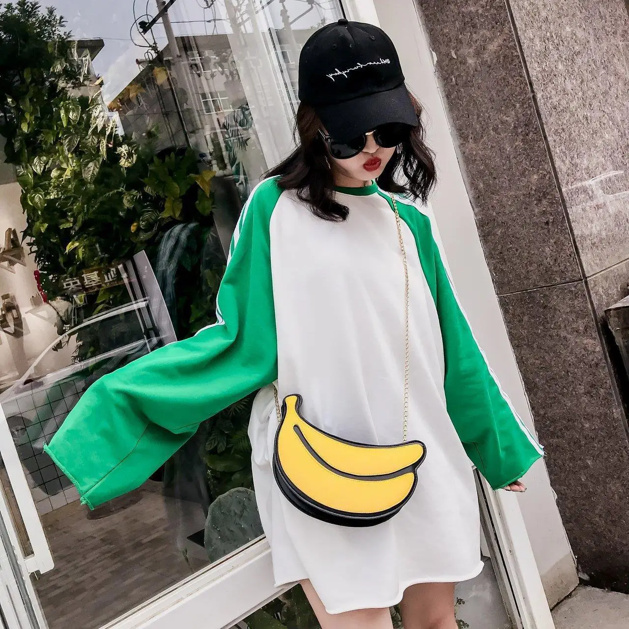 Creative Fashion Women's Bag Personality Funny Banana Bag Japanese Single Shoulder Oblique Straddle Bag Women's Mobile Bag
Creative Fashion Women's Bag Personality Funny Banana Bag Japanese Single Shoulder Oblique Straddle Bag Women's Mobile Bag