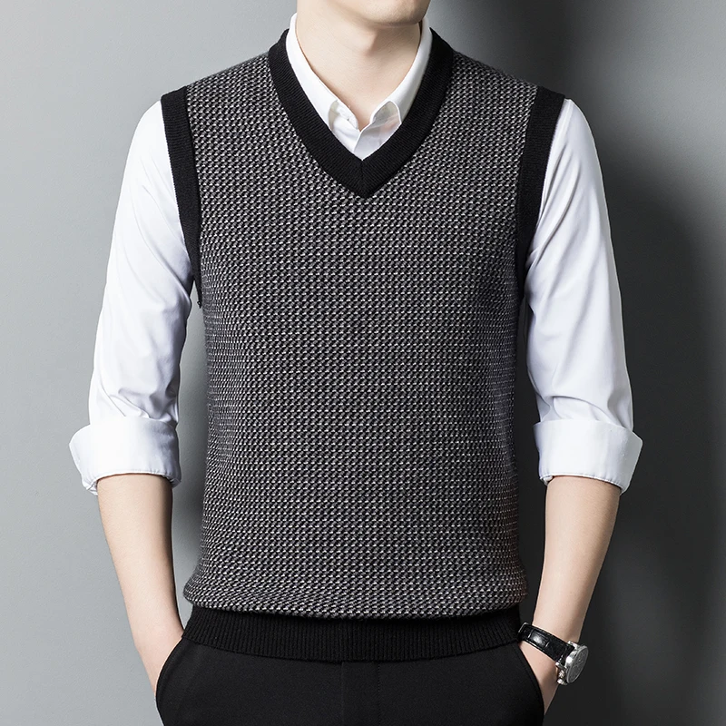 Top Grade New Autum Winter Fashion Brand Designer Sweater Vest Knit Men Pullover V Neck Solid Sleeveless Casual Men's Clothing
Top Grade New Autum Winter Fashion Brand Designer Sweater Vest Knit Men Pullover V Neck Solid Sleeveless Casual Men's Clothing