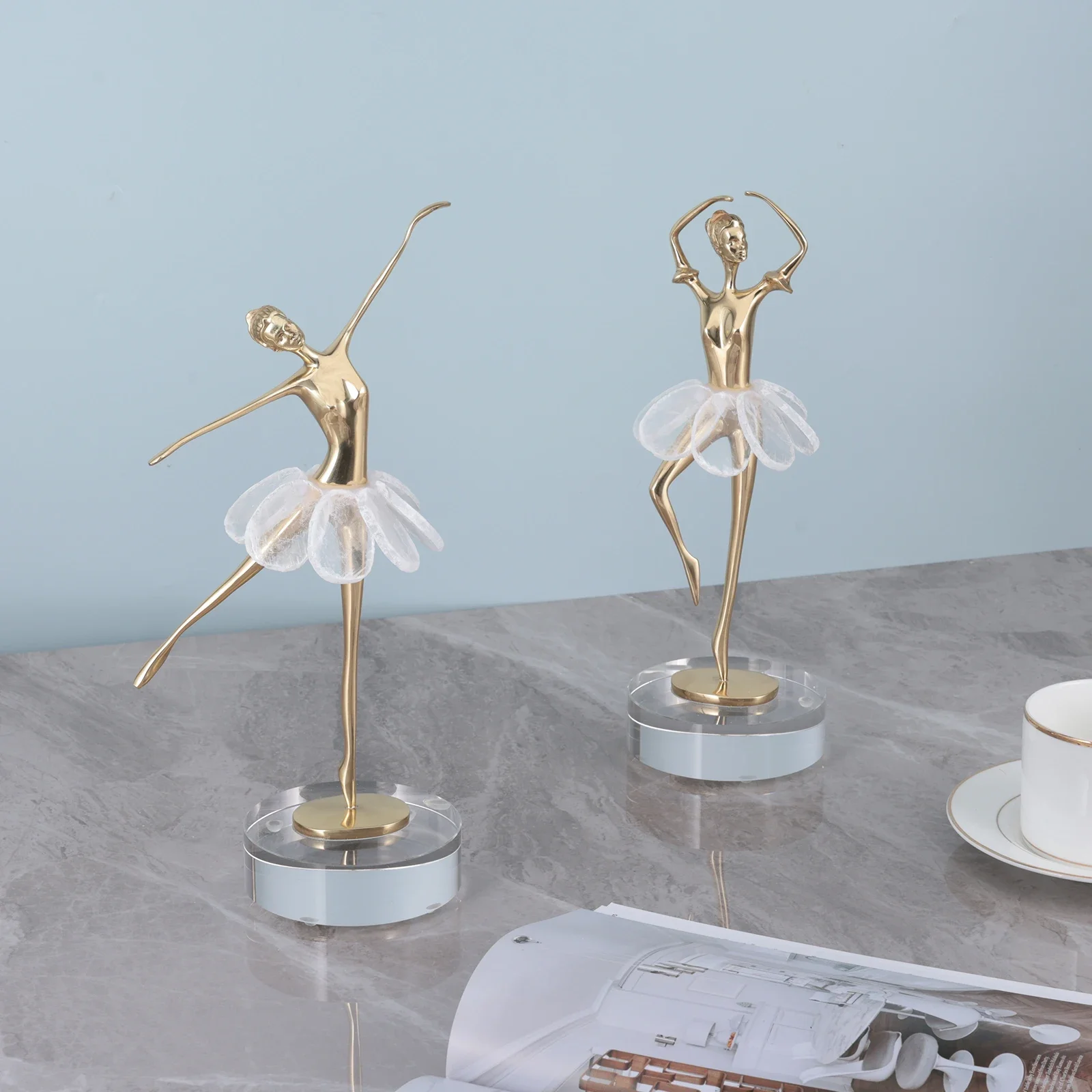 Brass Modern Abstract Ballet Girl Statue Figurines Copper Dancer Sculpture Entrance Desk Ornaments for Home Living Room Decor
Brass Modern Abstract Ballet Girl Statue Figurines Copper Dancer Sculpture Entrance Desk Ornaments for Home Living Room Decor
