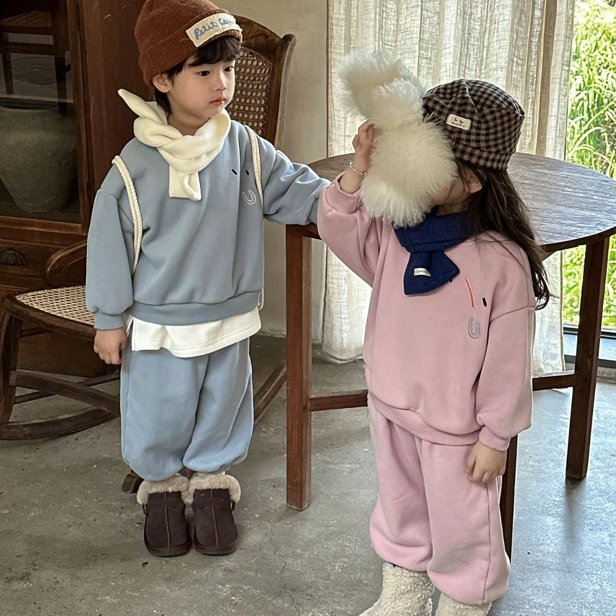 Winter Children's Clothing Set Cartoon Letters Embroidered Leisure Fleece Sport Suits for Boys Girls Toddler Kids 2 PCS Outfits
Winter Children's Clothing Set Cartoon Letters Embroidered Leisure Fleece Sport Suits for Boys Girls Toddler Kids 2 PCS Outfits
