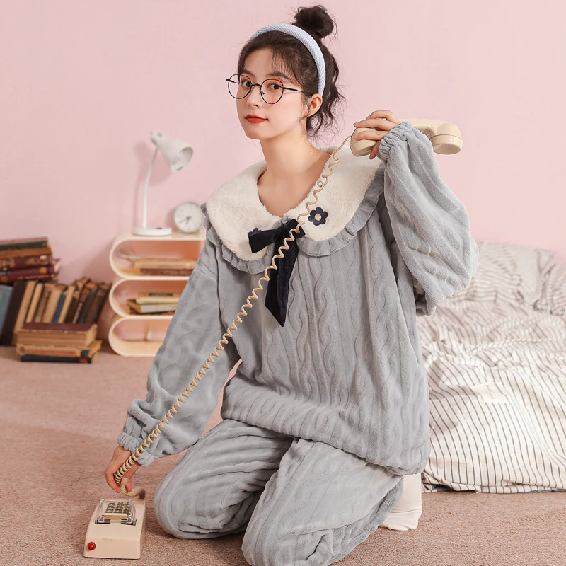 2 Pieces Coral Fleece Long Sleep Tops Pant Pajamas Suit for Women Winter Warm Flannel Sleepwear Pijamas Suit Fashion Home suit
2 Pieces Coral Fleece Long Sleep Tops Pant Pajamas Suit for Women Winter Warm Flannel Sleepwear Pijamas Suit Fashion Home suit