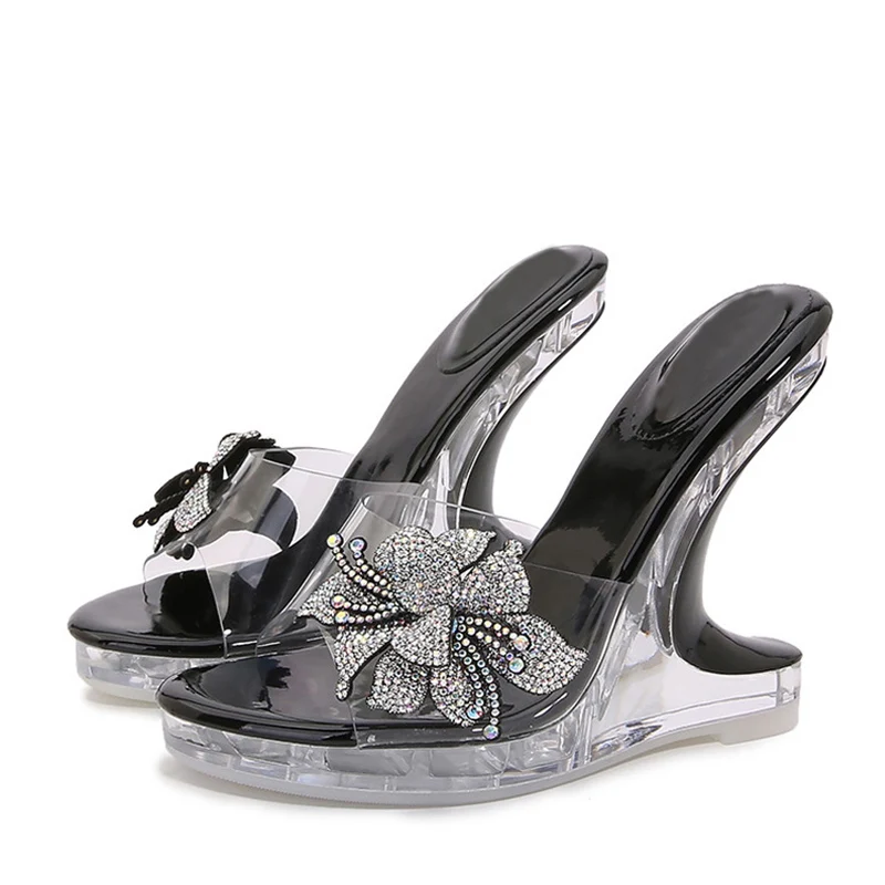 2024 Crystal Flowers Women's Strange High Heels Slippers Platform Wedge Sandals Slide Summer Open Toe PVC Clear Shoes for Women
2024 Crystal Flowers Women's Strange High Heels Slippers Platform Wedge Sandals Slide Summer Open Toe PVC Clear Shoes for Women