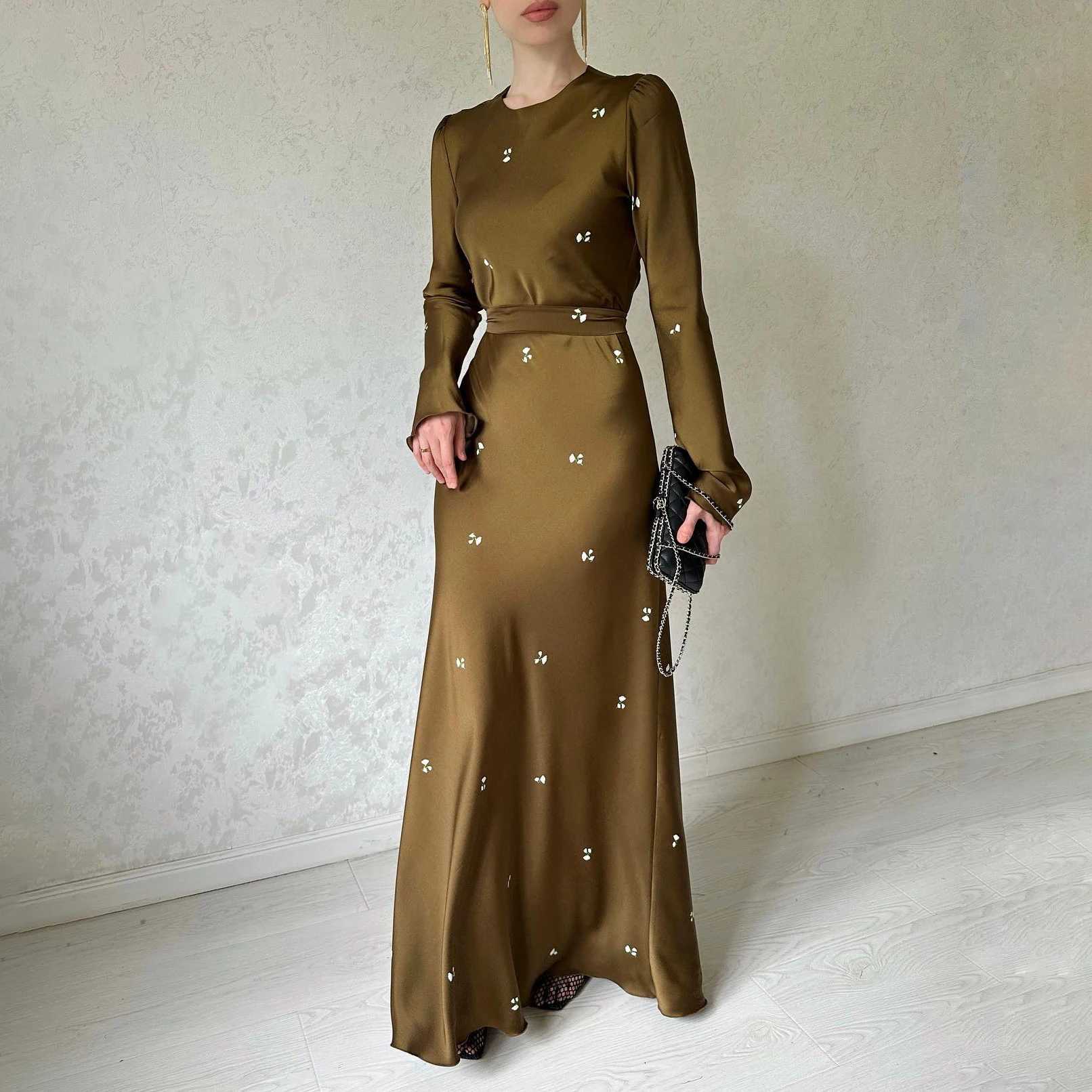 OEING O-Neck Luxury Formal Evening Dress Simple Satin Long Sleeves فساتين سهرة Floor Length Elegant Prom Growns Party Women
OEING O-Neck Luxury Formal Evening Dress Simple Satin Long Sleeves فساتين سهرة Floor Length Elegant Prom Growns Party Women