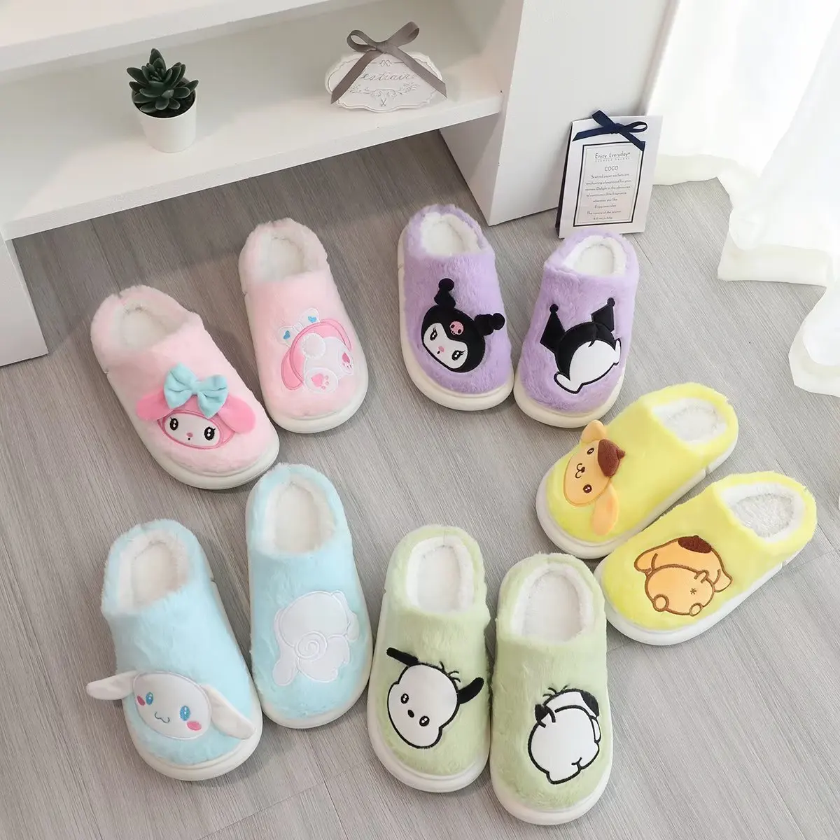 Женские домашние тапочки Sanrio Catone, толстая подошва, хлопок, Нескользящие, теплые, с сердечками, домашняя обувь для девушек
Женские домашние тапочки Sanrio Catone, толстая подошва, хлопок, Нескользящие, теплые, с сердечками, домашняя обувь для девушек