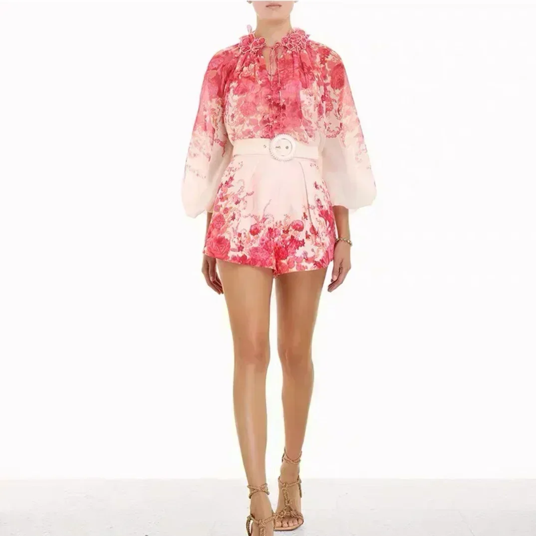 2023 Early Spring New Collection Pink Floral Print Gradient Semi Transparent Appliques Blouse High Waist Short Set Lady
2023 Early Spring New Collection Pink Floral Print Gradient Semi Transparent Appliques Blouse High Waist Short Set Lady