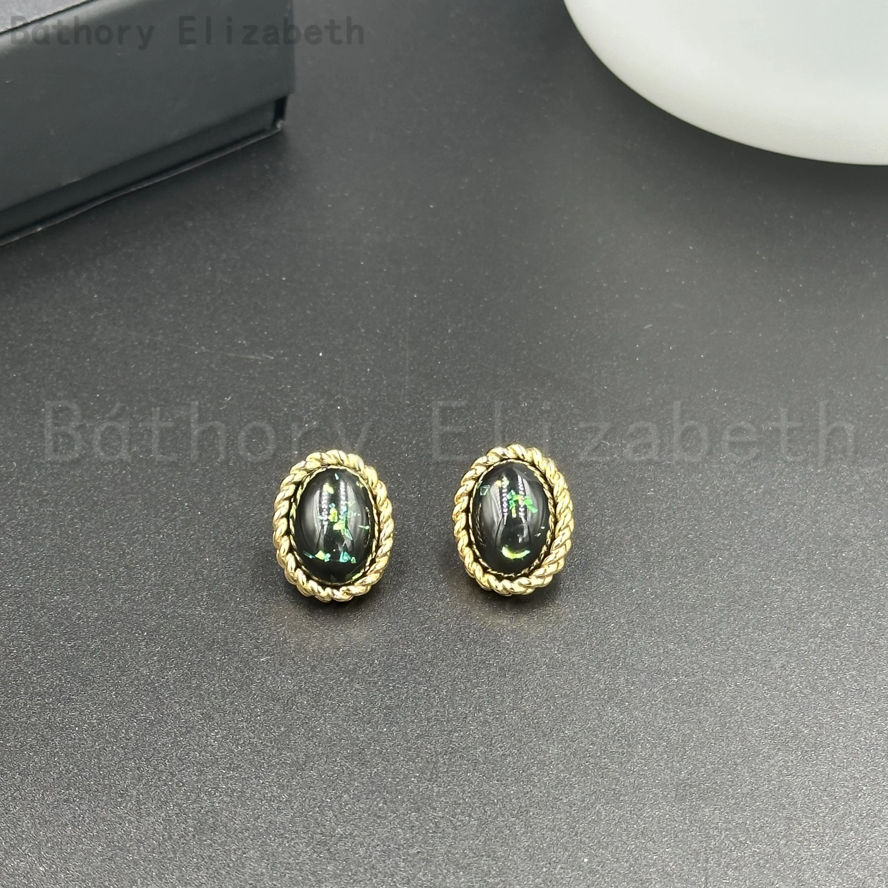 Báthory Elizabeth Vintage Fashion Gold Black Fluorescence Earrings For Women Luxury Jewelry Top Quality Birthday Party Gift
Báthory Elizabeth Vintage Fashion Gold Black Fluorescence Earrings For Women Luxury Jewelry Top Quality Birthday Party Gift