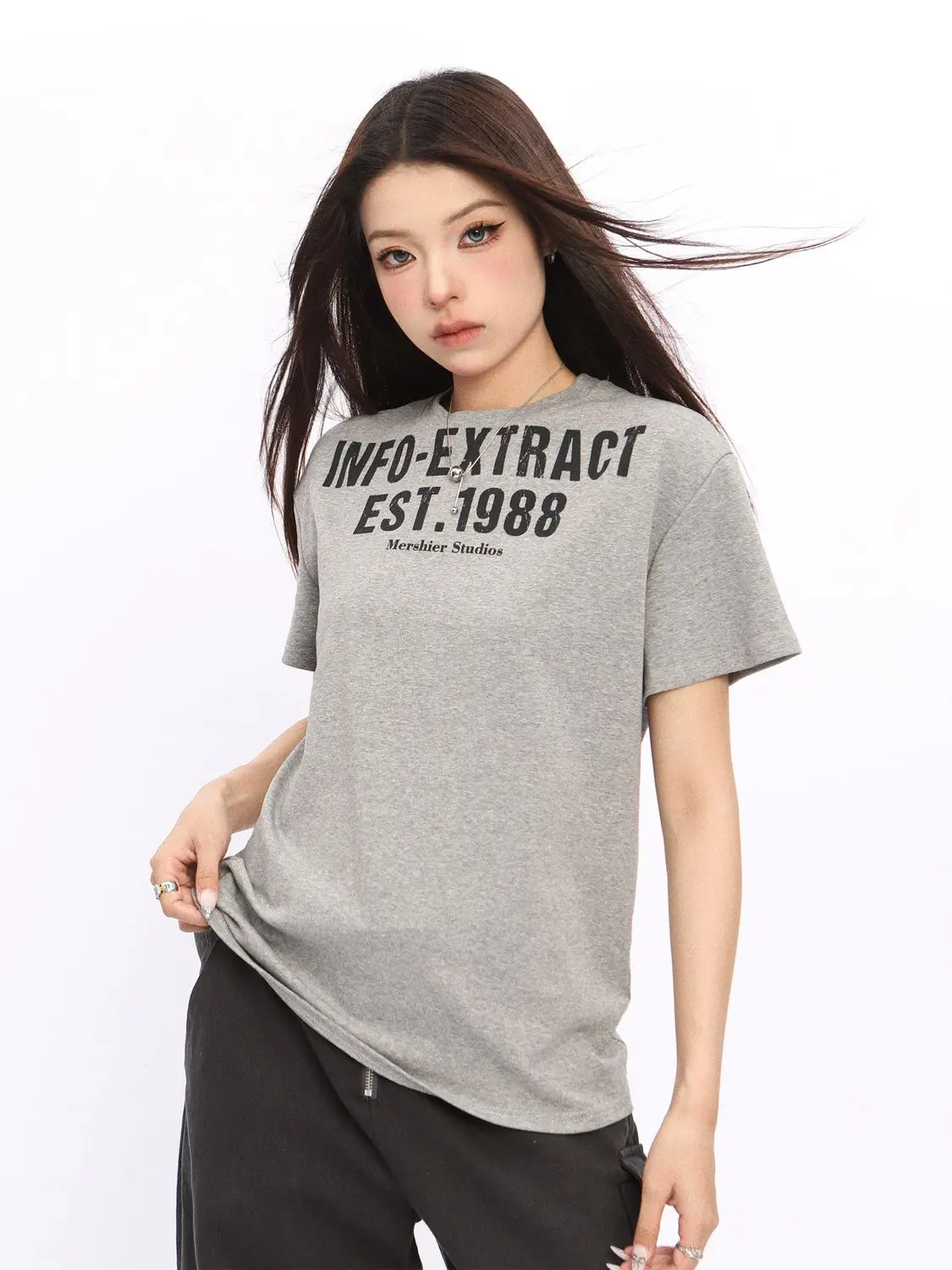 Korean style pure cotton retro right shoulder short sleeve summer new T-shirt letter design printed casual loose top for women
Korean style pure cotton retro right shoulder short sleeve summer new T-shirt letter design printed casual loose top for women