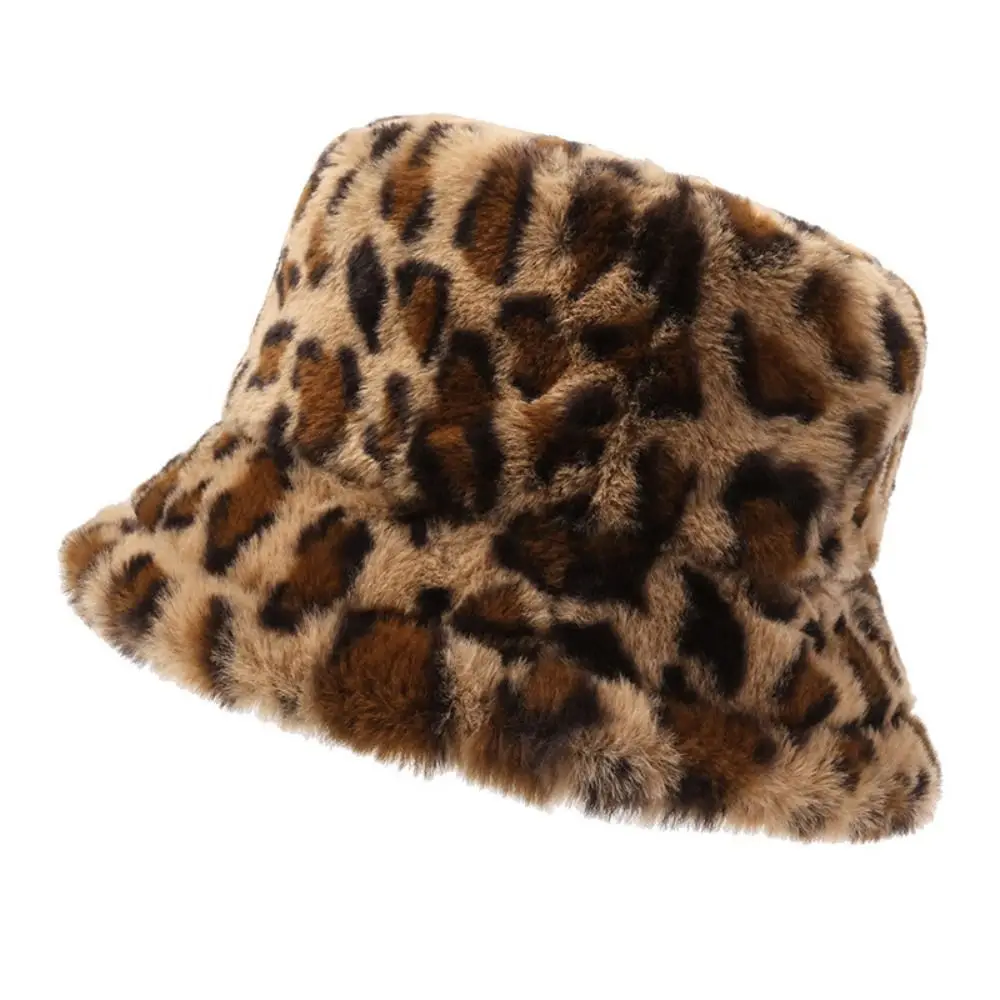 Women’s leopard print plush winter bucket hat, thickened soft fisherman hat for outdoor warmth and casual style.