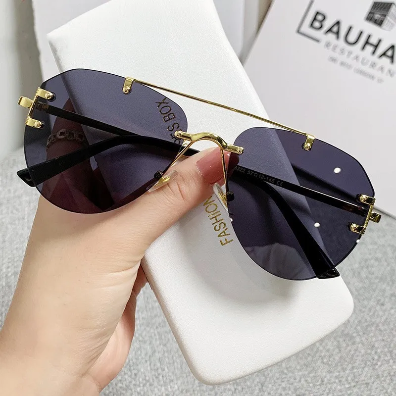 Luxury Brand Design Vintage Metal Frame Rimless Sunglasses Women Men 2023 Fashion Gradient Lens Sun Glasses Shades for Female
Luxury Brand Design Vintage Metal Frame Rimless Sunglasses Women Men 2023 Fashion Gradient Lens Sun Glasses Shades for Female