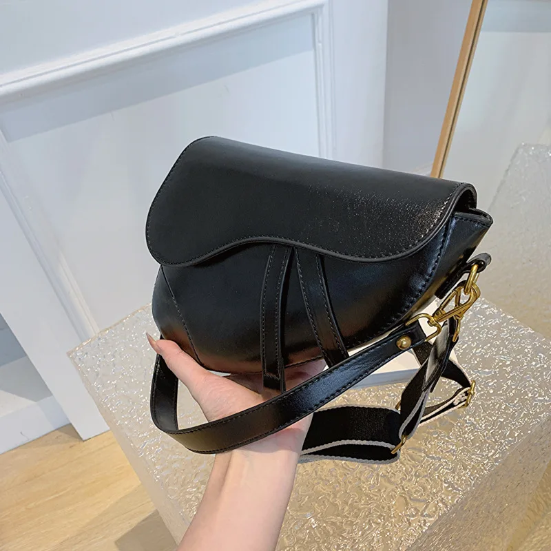 Patent Leather Handbags for Women 2023 New Fashion Luxury small Bag Hip Hop Party Cute Personality Wide Strap Shoulder Bag Woman
Patent Leather Handbags for Women 2023 New Fashion Luxury small Bag Hip Hop Party Cute Personality Wide Strap Shoulder Bag Woman
