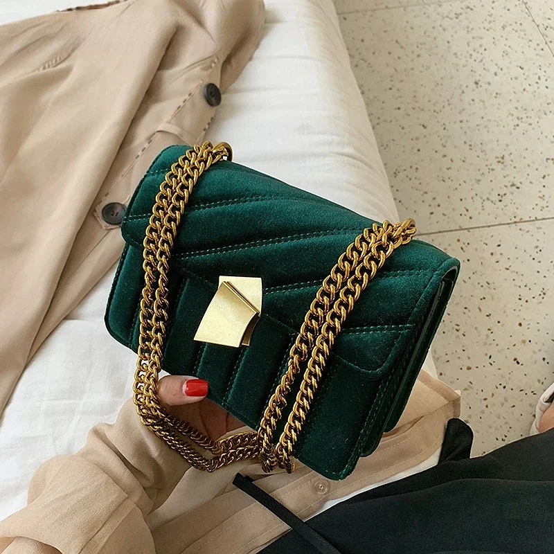 Luxury Women Shoulder Bag Designer Buckle Solid Color Handbag Korean Style High Quality Suede Leather Chain Messenger Bags 2023
Luxury Women Shoulder Bag Designer Buckle Solid Color Handbag Korean Style High Quality Suede Leather Chain Messenger Bags 2023